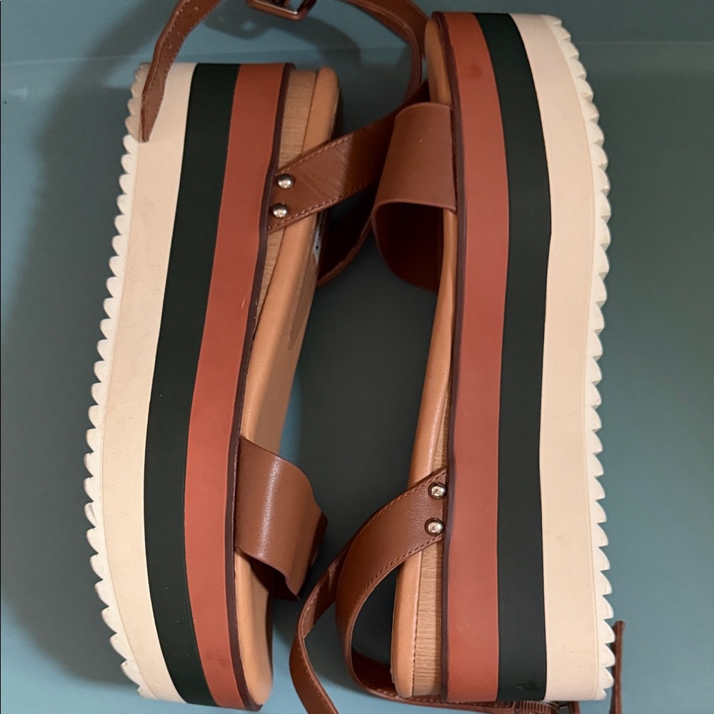 Steve Madden Tan and Black Platform Sandals
